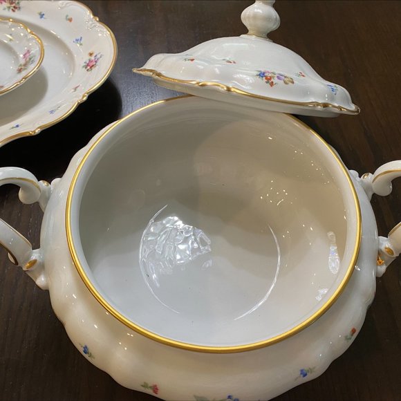 Hutschenreuther Mayfair  soup tureen ( like new condition) - Picture 9 of 9